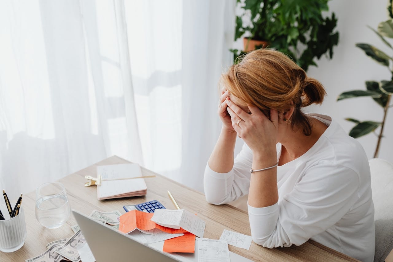 woman budgeting her NS